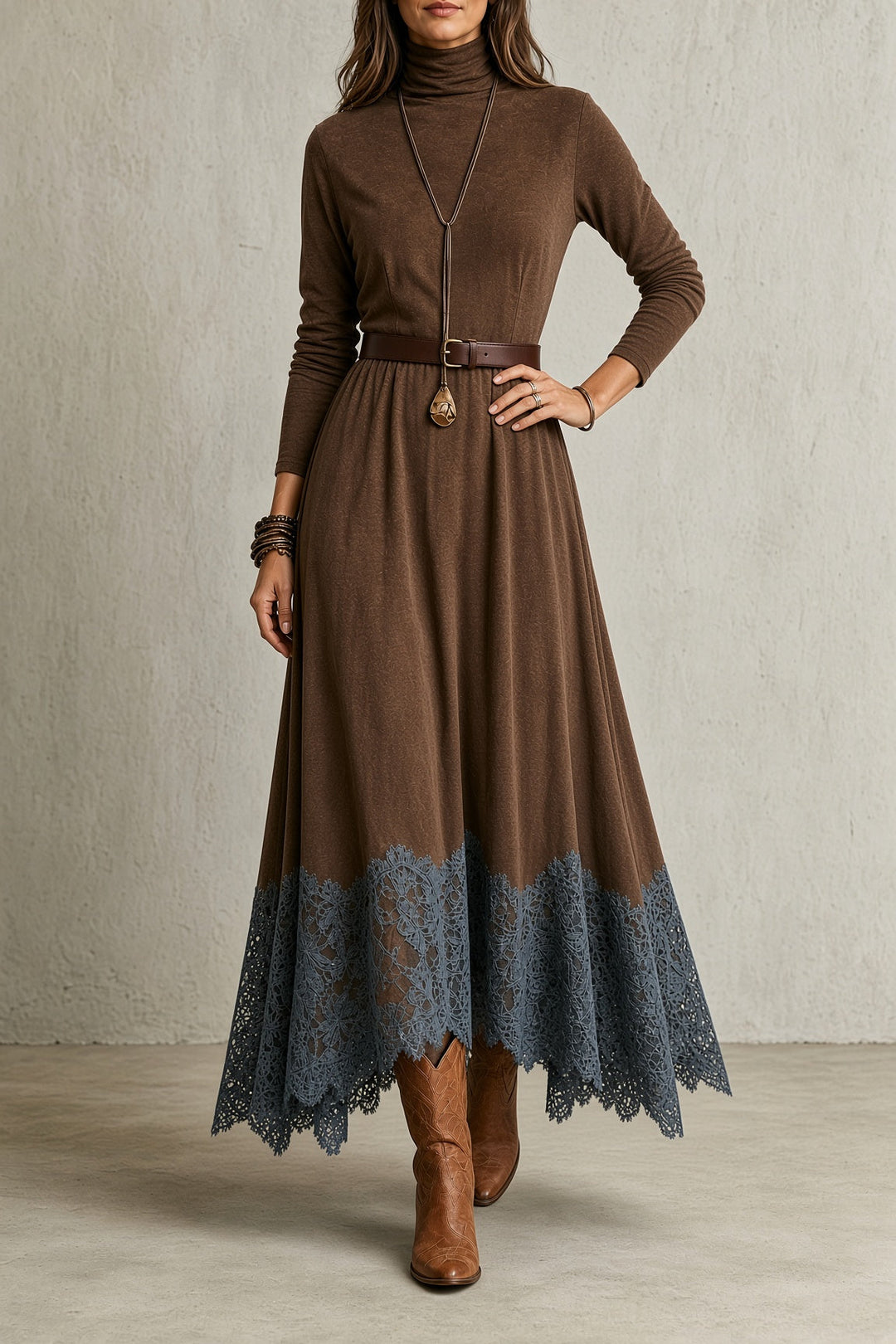 Sarah | Vestido de cuello alto con cinturón y bajo de encaje