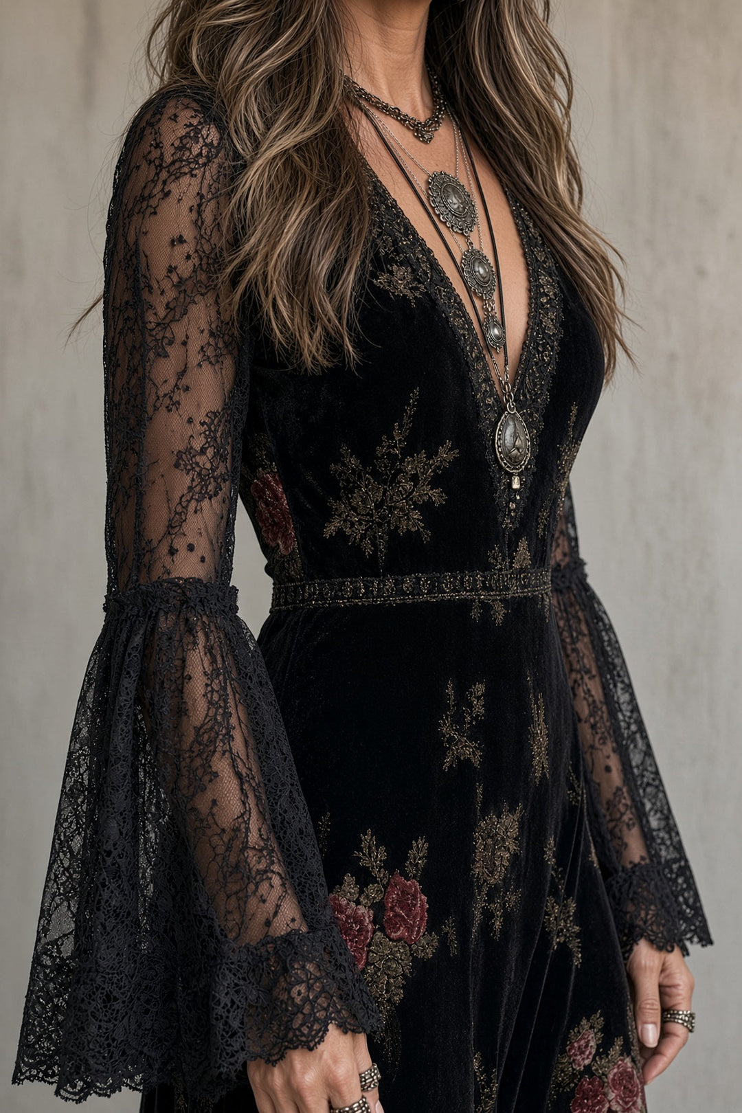 Natalie | Vestido largo de terciopelo con estampado floral y mangas de encaje