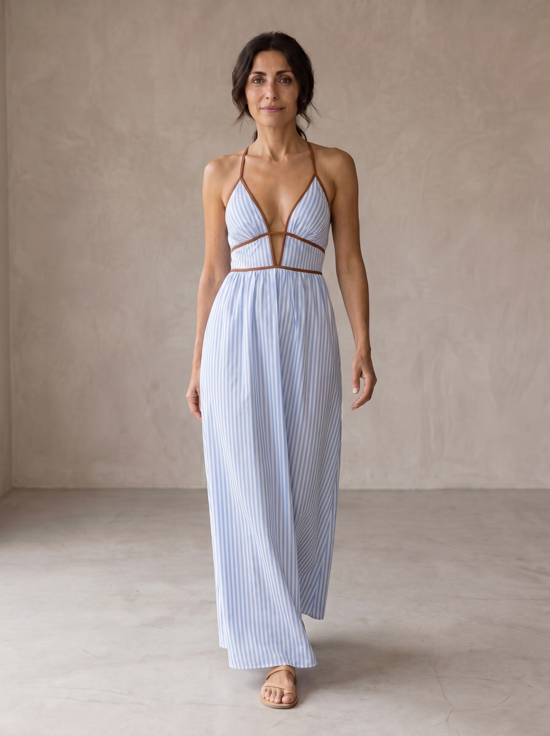 Laurina | Vestido comprido às riscas com decote recortado