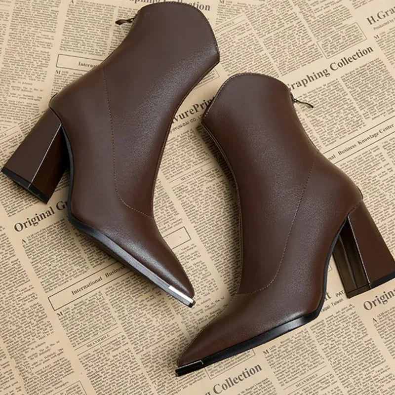 Nina | Bottes Chelsea à bordure métallique au bout