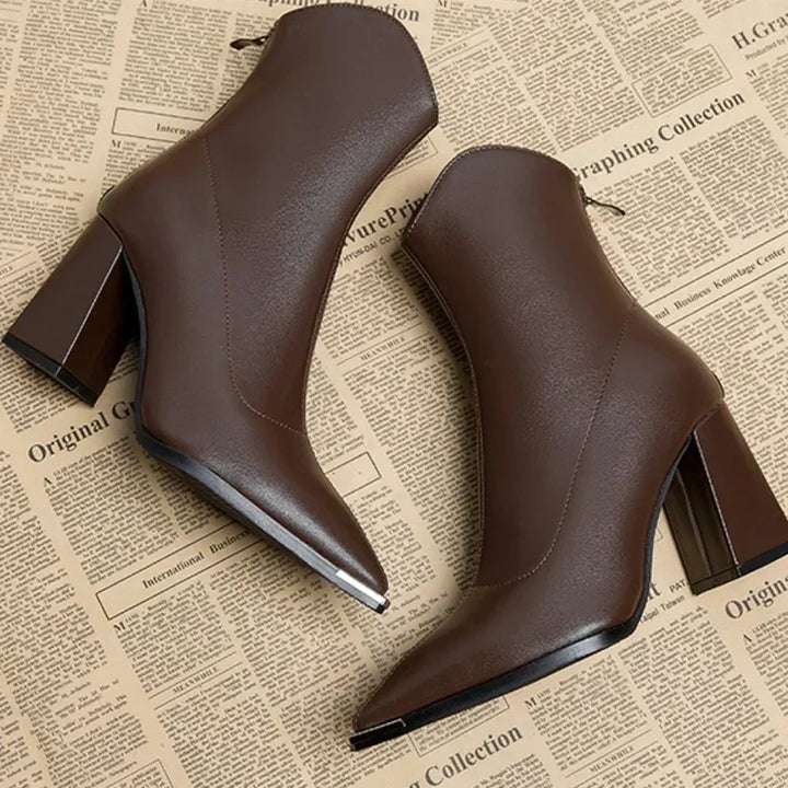 Nina | Bottes Chelsea à bordure métallique au bout