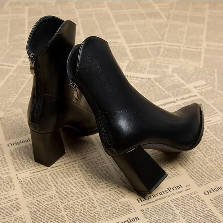 Nina | Bottes Chelsea à bordure métallique au bout