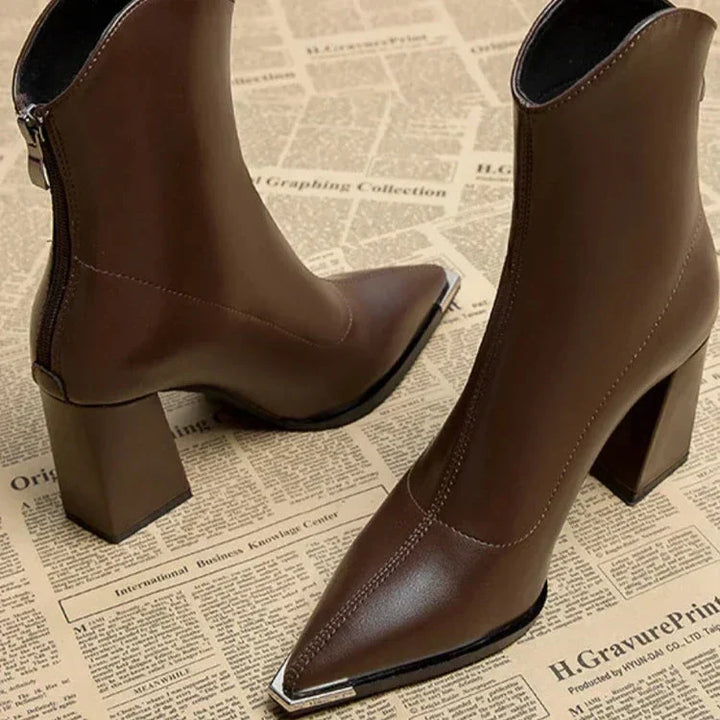 Nina | Bottes Chelsea à bordure métallique au bout