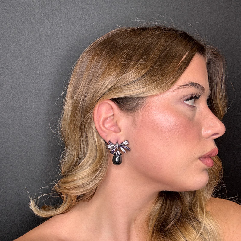 Bow with pendant pearl