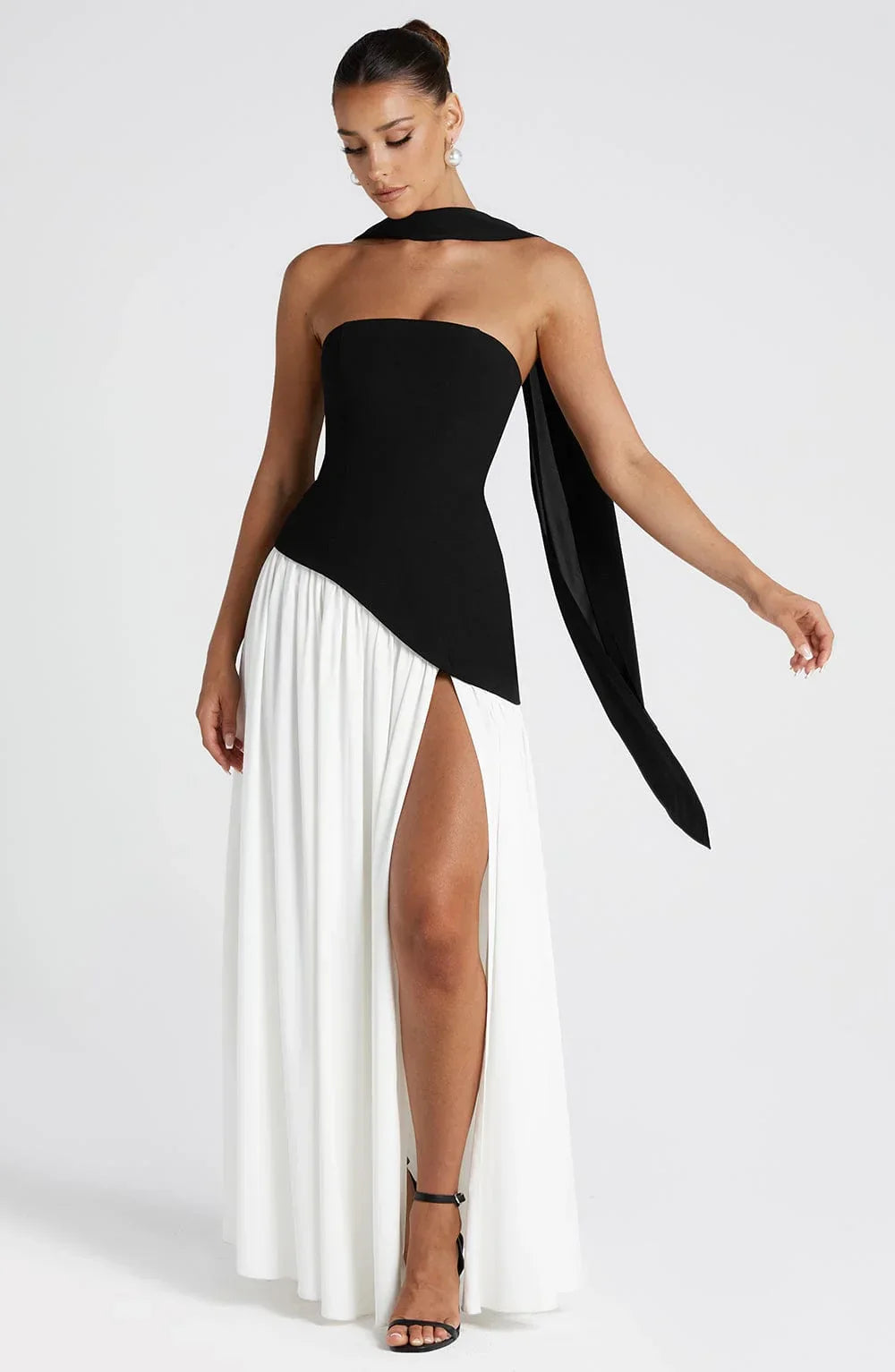 Abito Bustier con Foulard e Fessura Alta