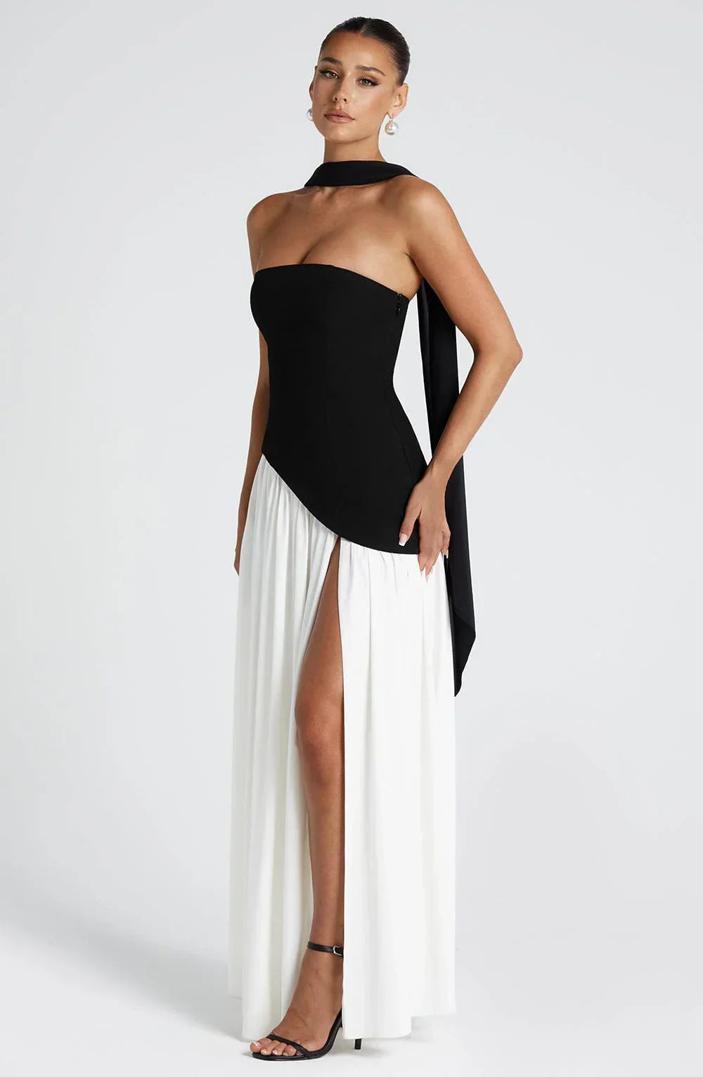 Abito Bustier con Foulard e Fessura Alta