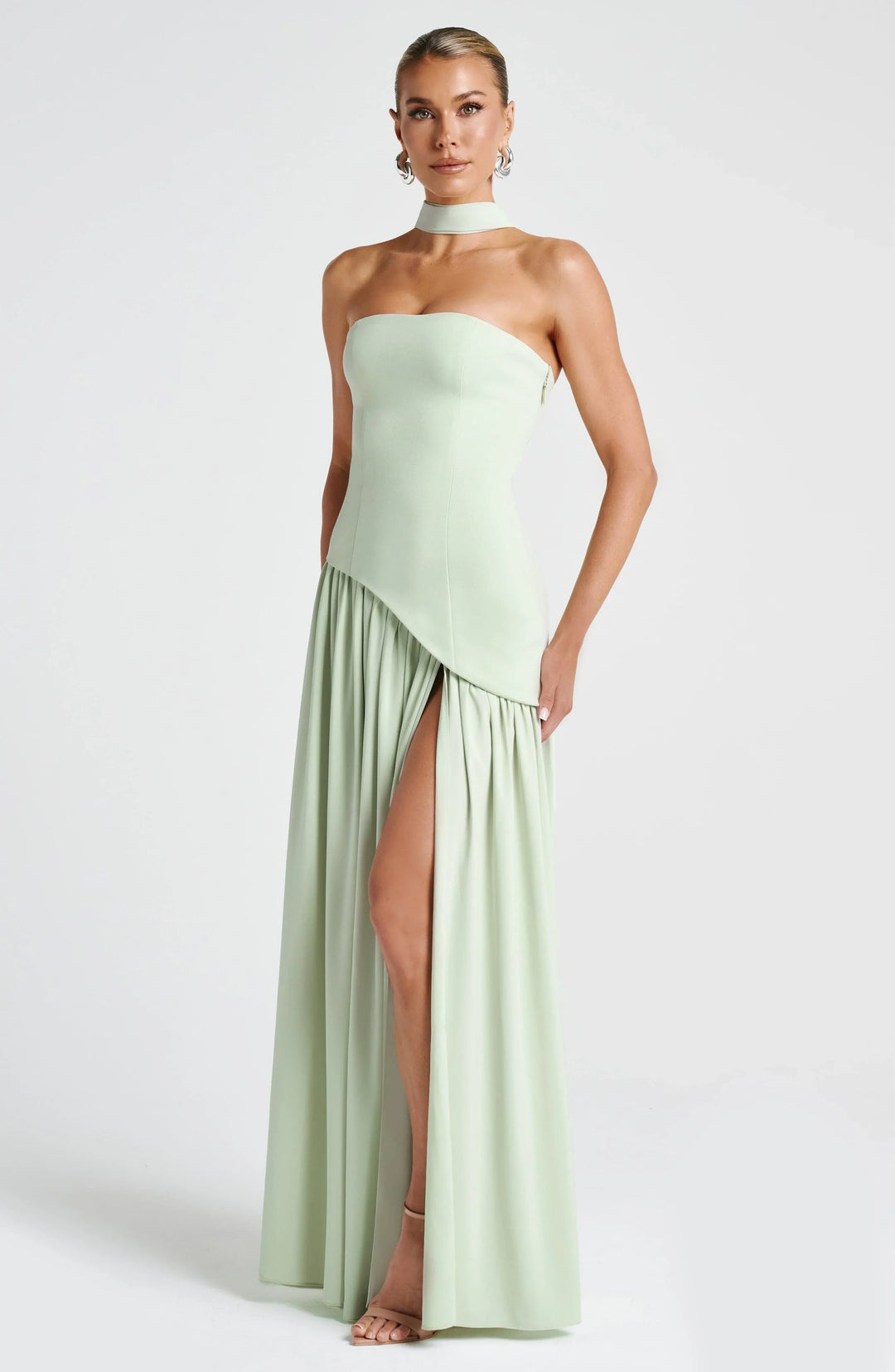 Abito Bustier con Foulard e Fessura Alta